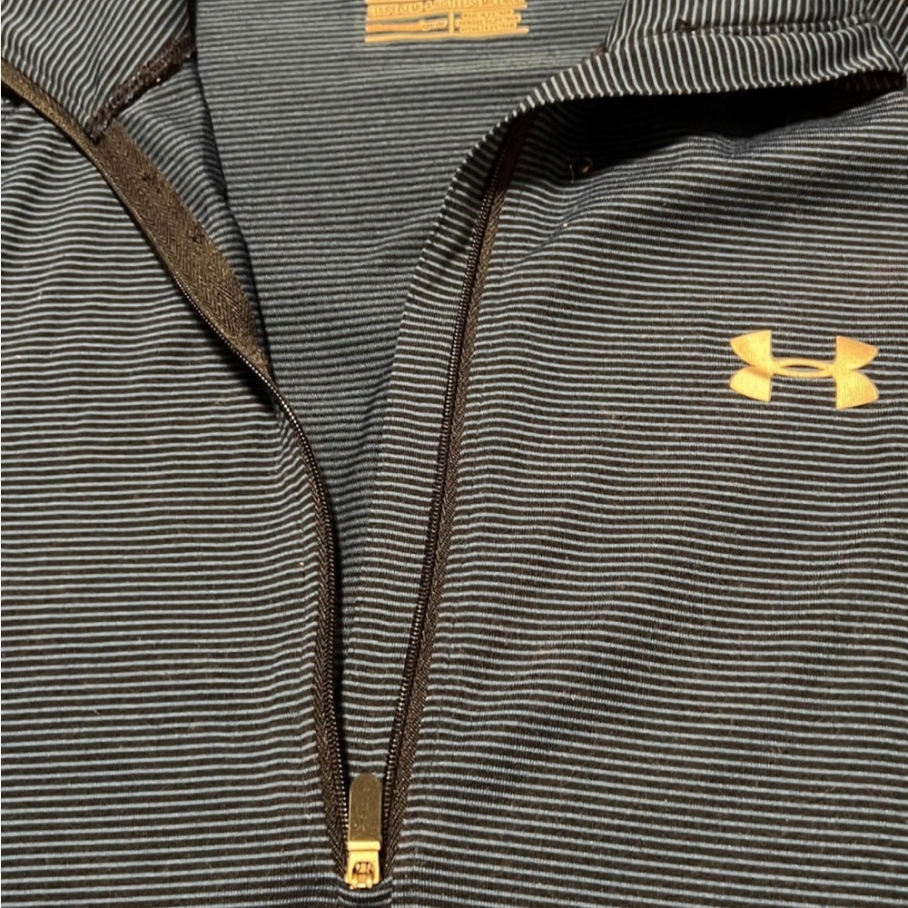 Women’s Under Armour pull over half zip - Picture 4 of 4